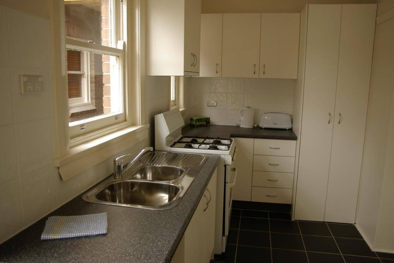 Apartment Rockdale - 2 Bedroom Pet Friendly Budget Near Rockdale Station And Brighton Le Sands *